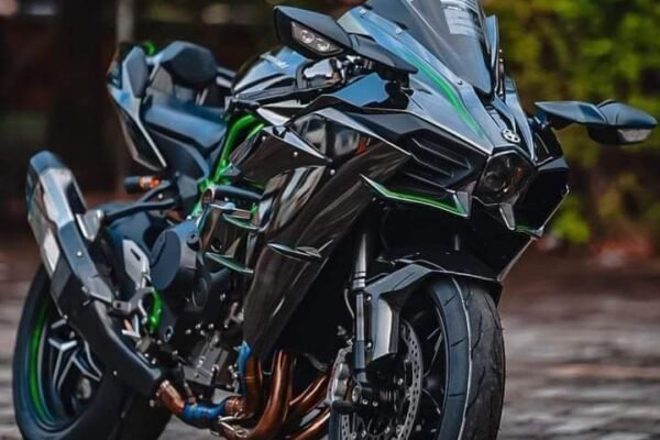 The 2025 Kawasaki Ninja H2R:Unadulterated Track Power and Accelerated Creativity Kawasaki Ninja H2R hypersport